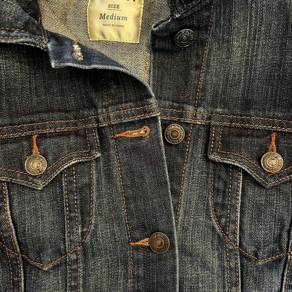 Classic Old Navy Denim Jacket — Size Medium - Picture 6 of 7